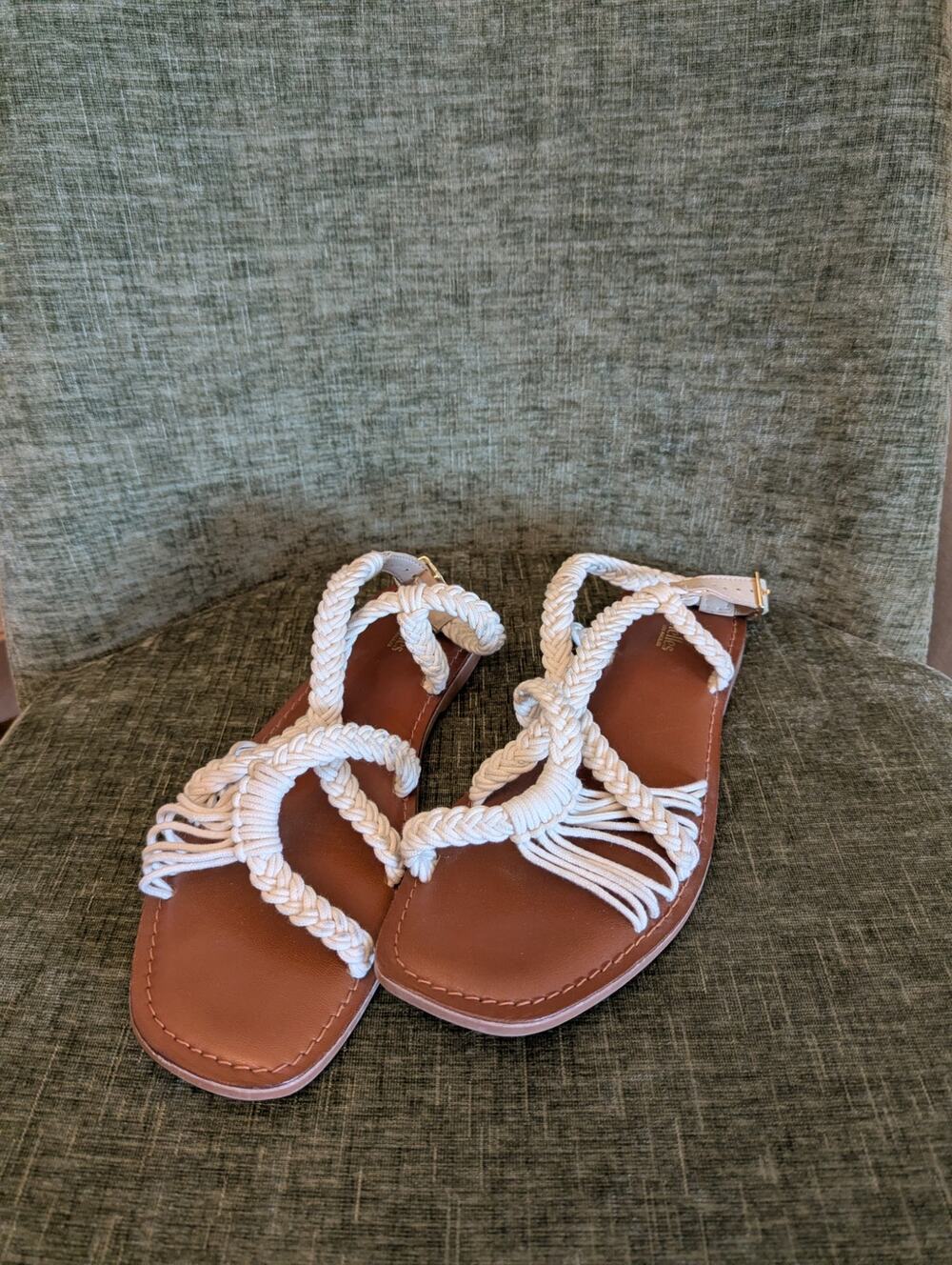 Woman sandals, size 8.5